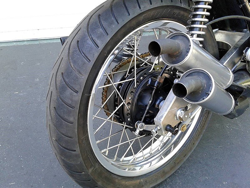 Kawasaki H1R Tribute de 1972 - basculante