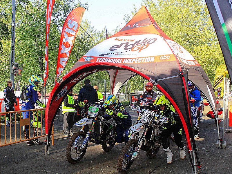 Salida en Santiago de Compostela del Mundial de Enduro.