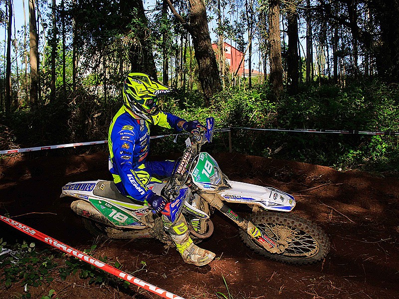 El Mundial de Enduro entre eucaliptos gallegos.