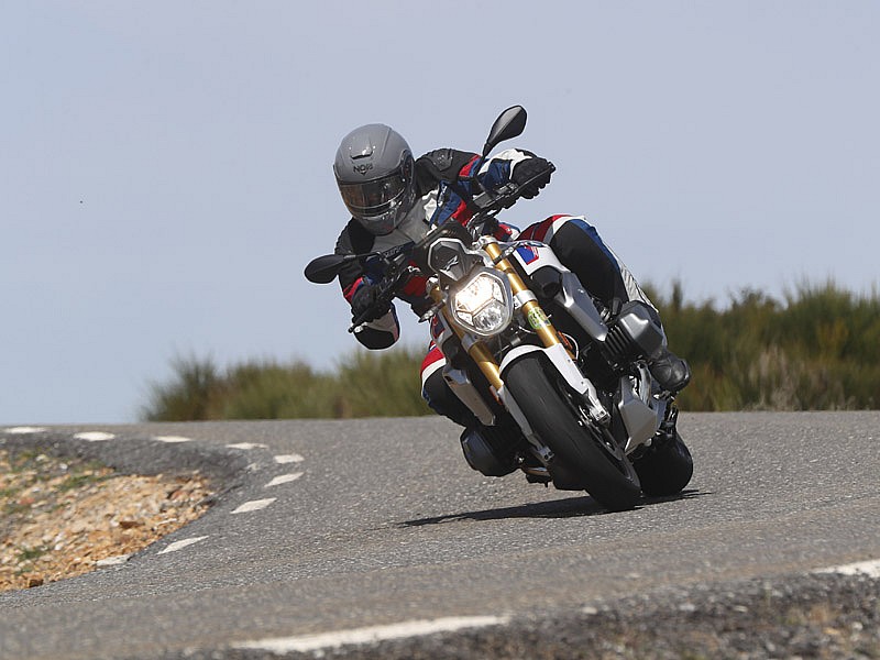 La BMW R 1250 R tiene 136 CV