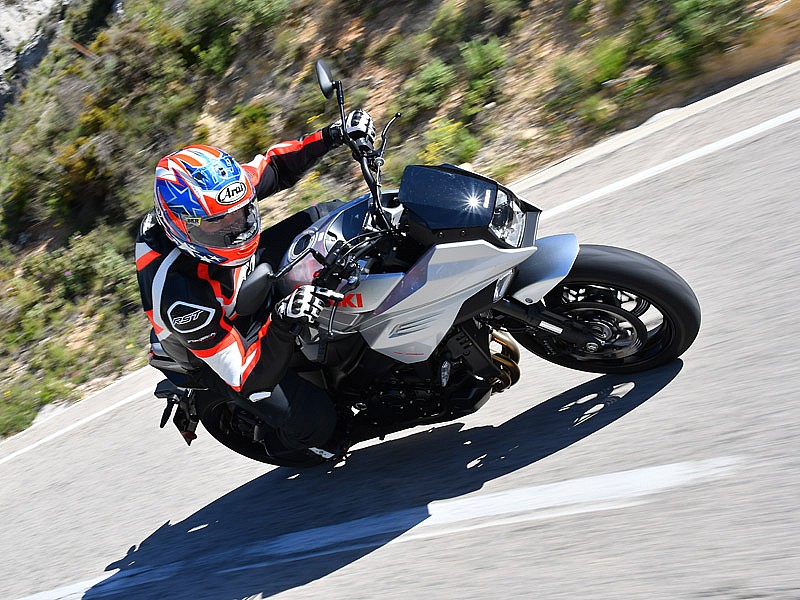 En acción con la Suzuki Katana