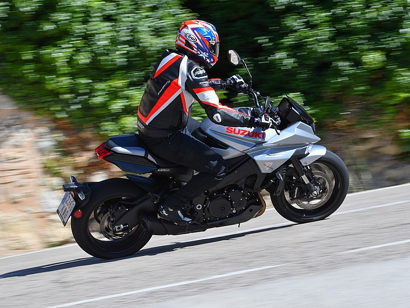 Estilizada silueta en la Suzuki Katana