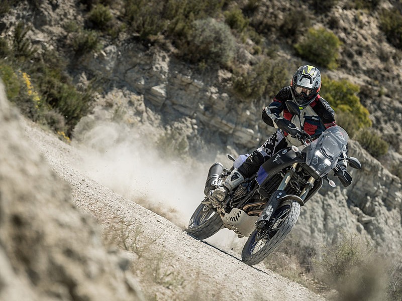 Rodando con la Yamaha Ténéré 700 en Los Monegros