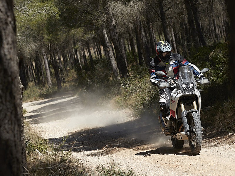 Yamaha Ténéré 700 'Competition White' con Pack Rally 2019