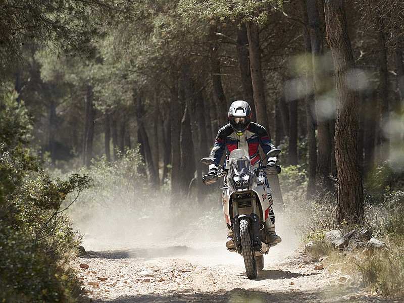 El parabrisas bajo de la Yamaha Ténéré 700 es ideal para conducción off road pero se queda corto en carretera