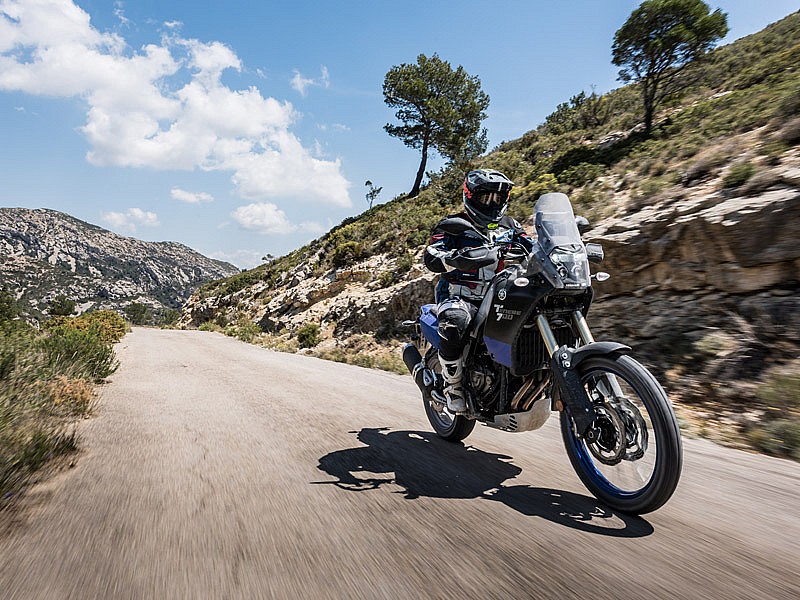 Iluminación frontal y trasera LED en la Yamaha Ténéré 700