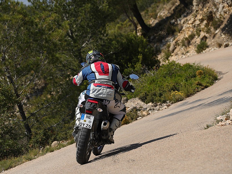 Los neumáticos Pirelli Scorpion Rally STR de la Yamaha Ténéré 700 son un buen compromiso on/off