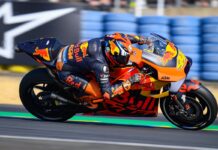 Pol Espargaró inclinando su KTM