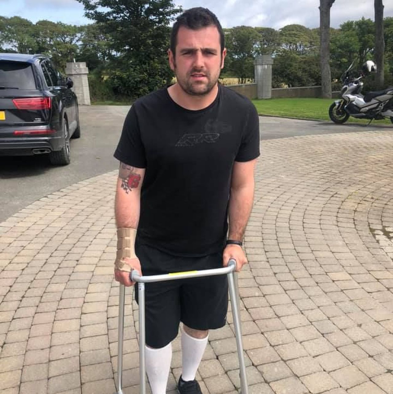 Michael Dunlop se está recuperando de su lesión