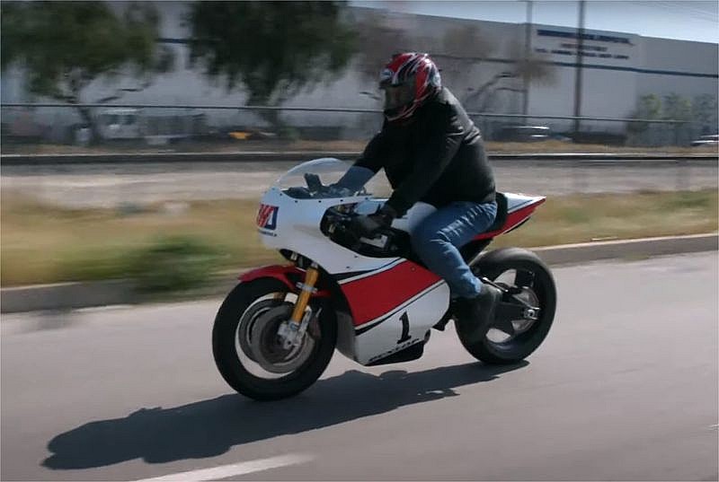 Jay Leno con la Yamaha TZ750