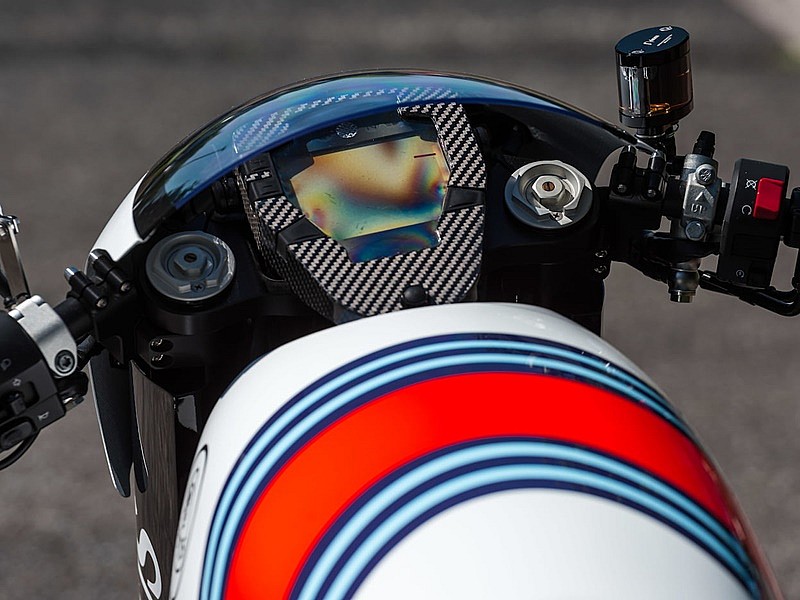 Lotus C-01 - cuadro