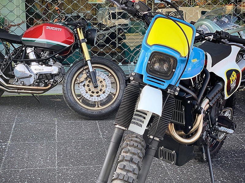 Yamaha XSR700 TT - faro