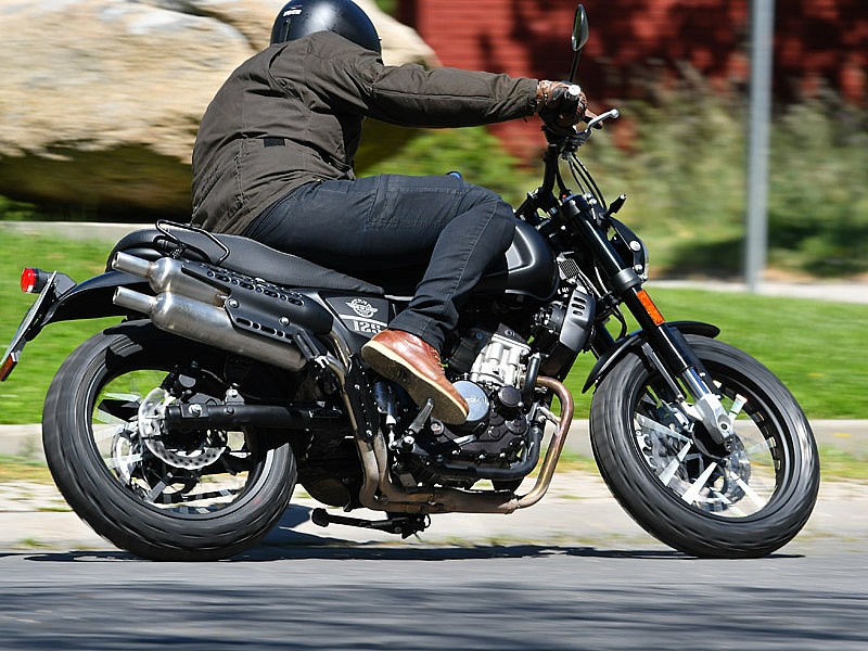 La parte ciclo de la SWM Ace Of Spades 125 otorga buen comportamiento