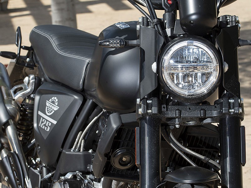 Iluminación full-LED en la SWM Ace Of Spades 125