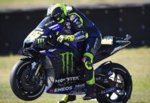 Valentino Rossi durante la carrera en Assen