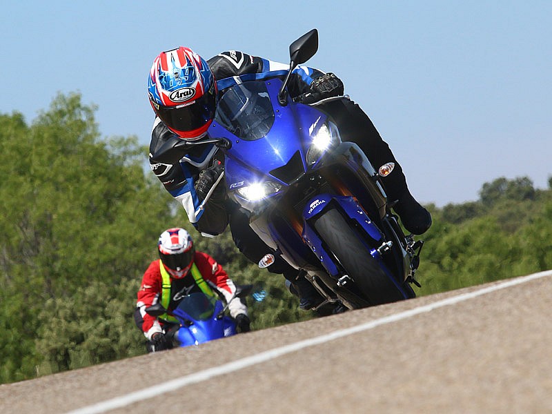 YZF-R3 abriendo grupo en la Yamaha Experience Day SoyMotero.net