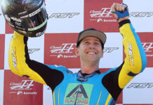 David Johnson celebra su victoria en el Classic TT SBK 2019