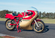 Ducati 900 MHR NCR Replica en Australia (lateral derecho)