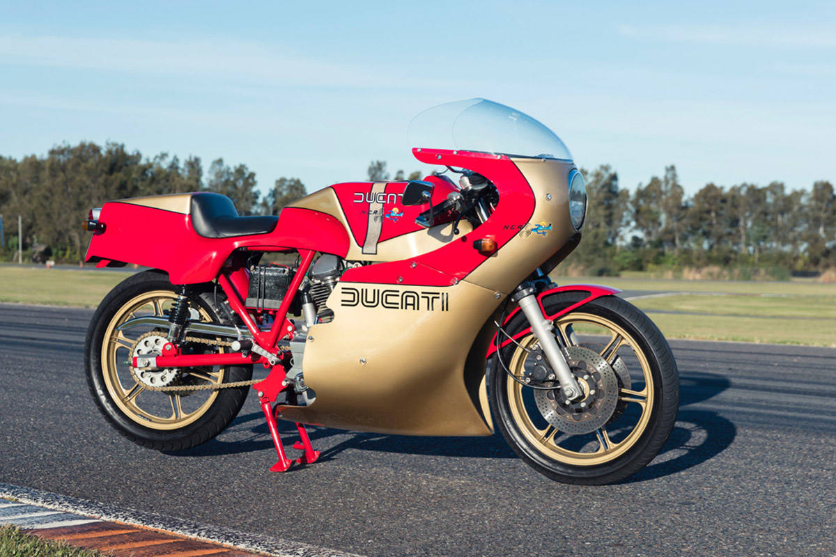 Ducati 900 MHR NCR Replica en Australia (lateral derecho)