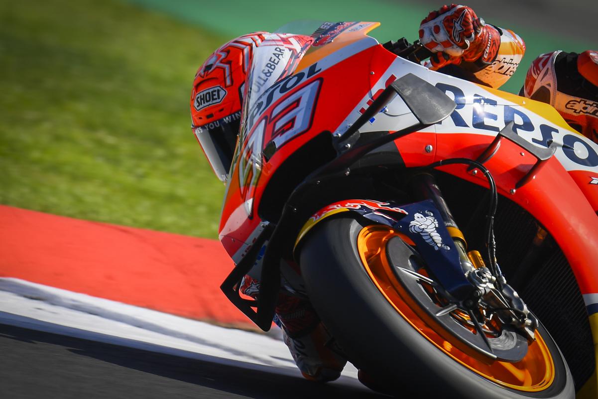 Márquez, segundo y más líder