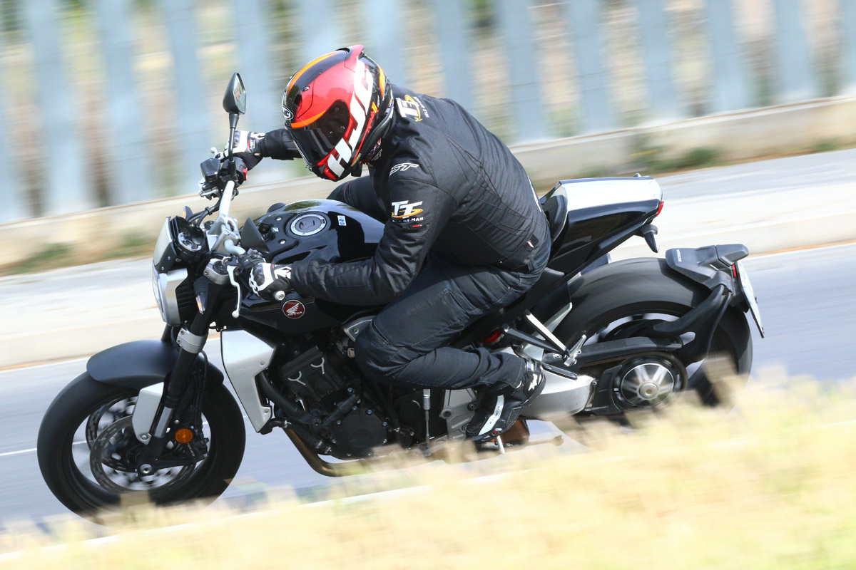Control de tracción y cambio semiautomático para la Honda CB1000R+