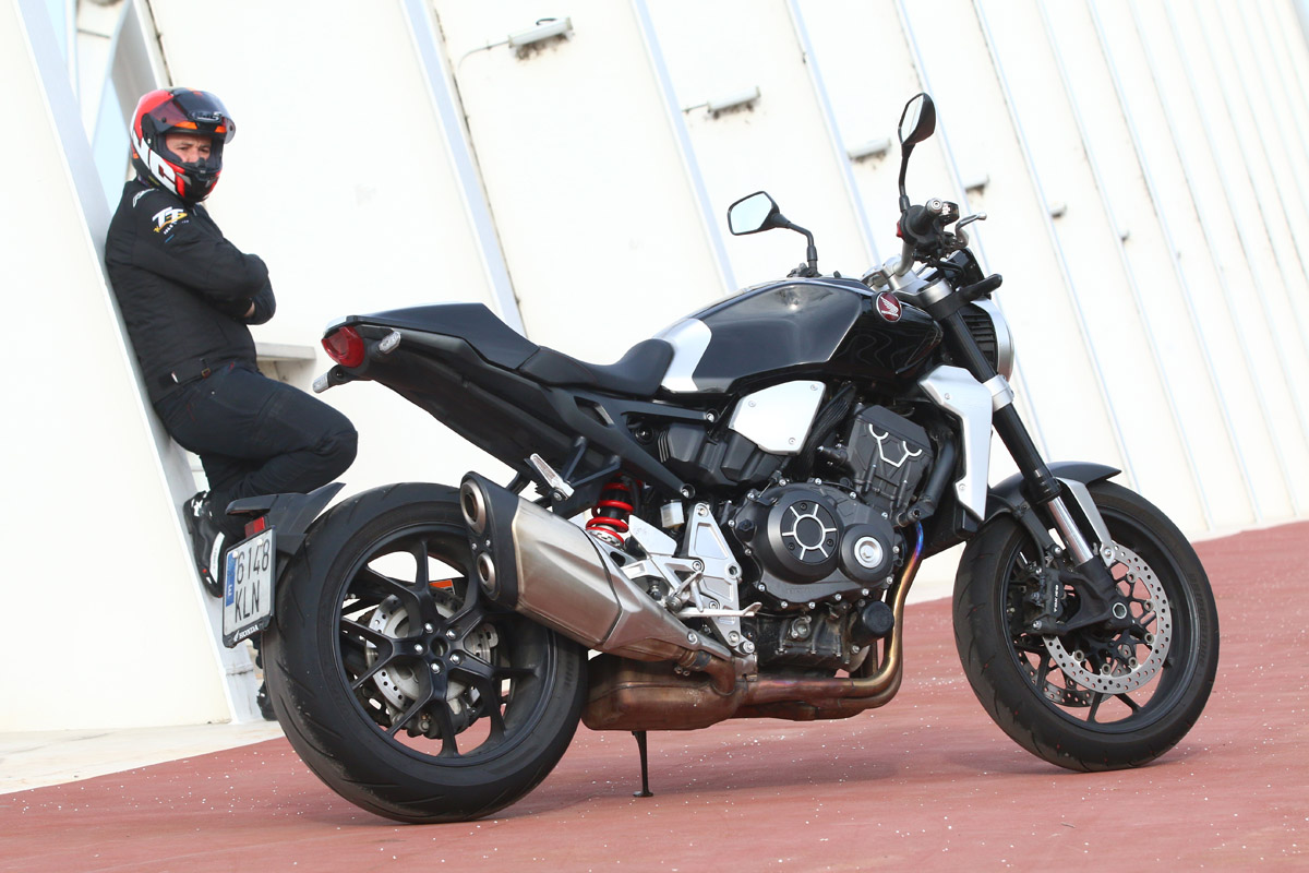 Modos de conducción y control de freno motor para la Honda CB1000R+