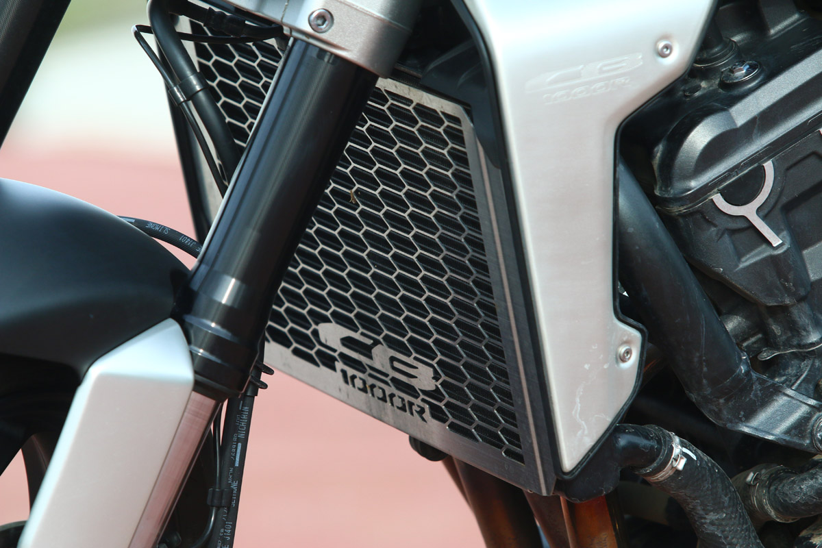 Rejilla protectora de radiador en la Honda CB1000R+