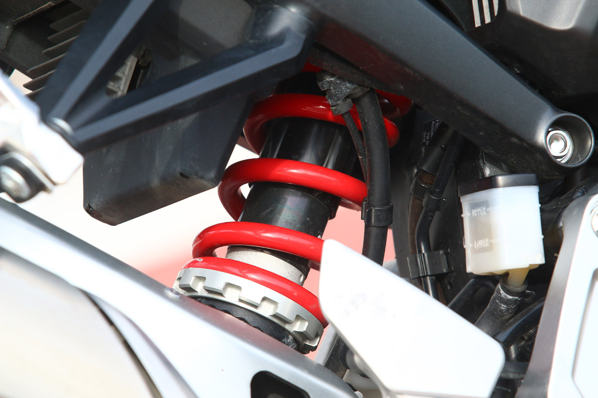 Amortiguador trasero Showa BRFC en la Honda CB1000R+