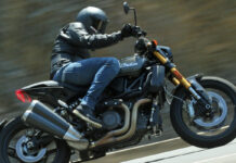 En acción con la Indian FTR 1200 S