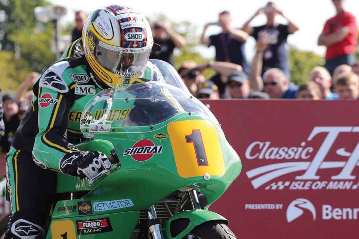 Salida de John McGuinness en el Senior Classic TT 2019