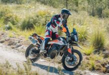 La KTM 790 Adventure R tiene 4 cm más de recorrido de suspensión que su hermana