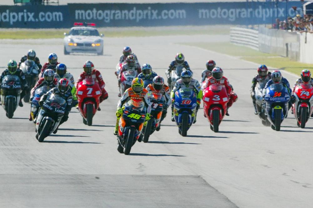 MotoGP 2002: mezcla de 2T y 4T de varios tipos