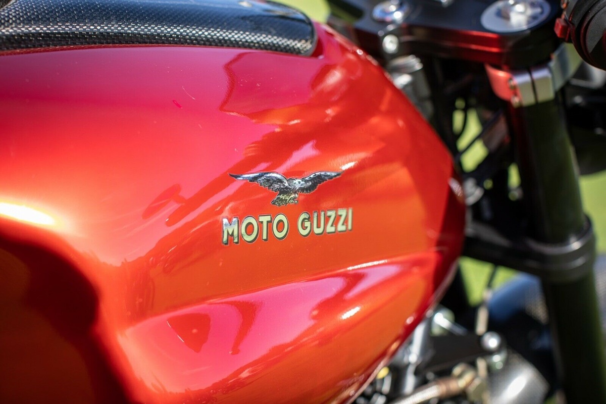 Moto Guzzi V11 Sport Rosso Mandello - depósito
