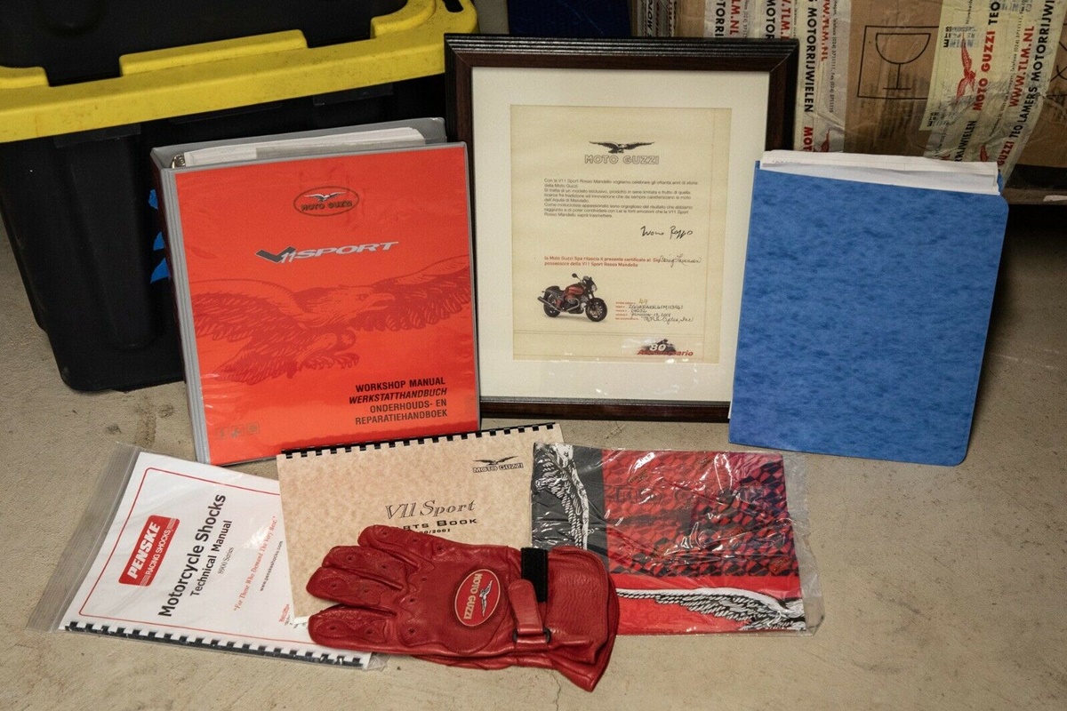 Moto Guzzi V11 Sport Rosso Mandello - documentación