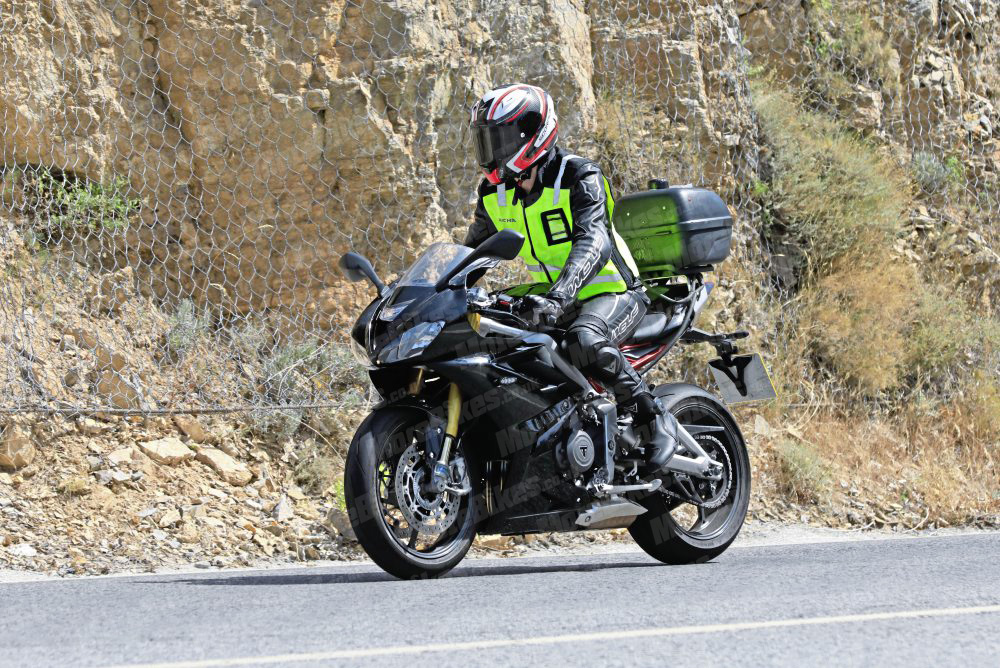 Triumph Daytona Moto2 765 Limited Edition - acción