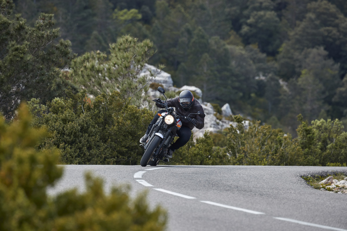 La Yamaha XSR700 XTribute es ideal para tramos revirados