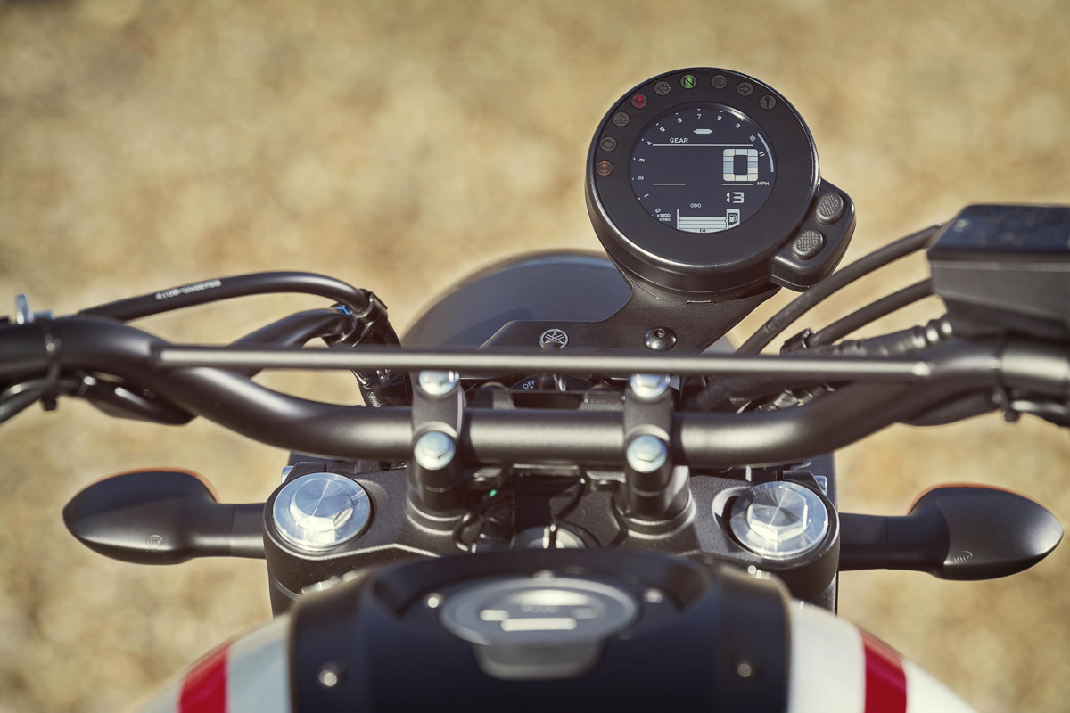 Manillar e instrumentación de la Yamaha XSR700 XTribute 2019