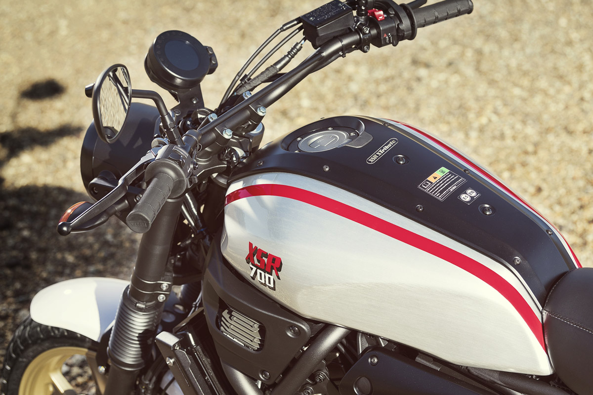 Depósito de gasolina con colores XT'81 en la Yamaha XSR700 XTribute 2019