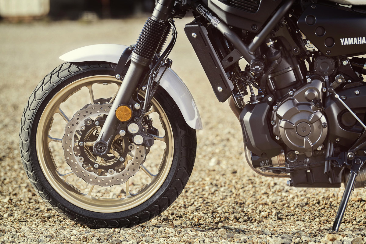 Tren delantero de la Yamaha XSR700 XTribute 2019