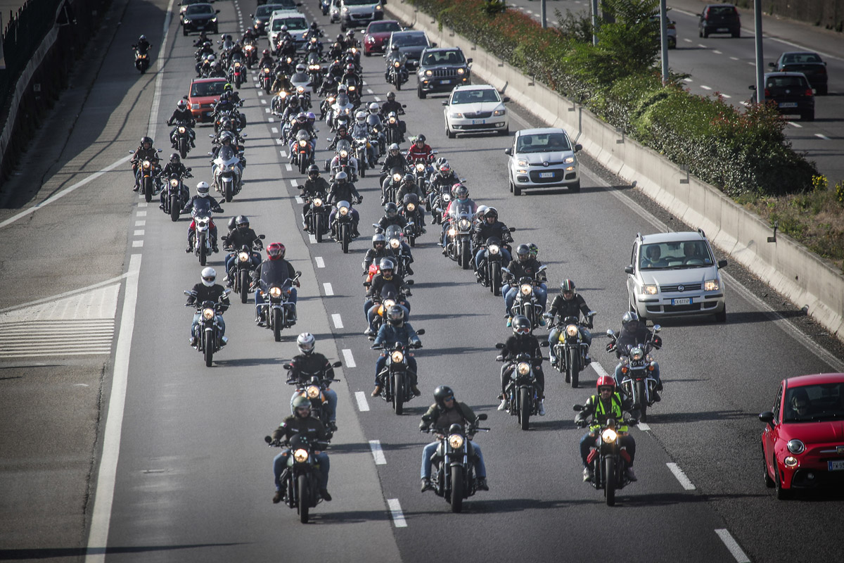 Caravana "Road to Mandello" en los Moto Guzzi Open House 2019