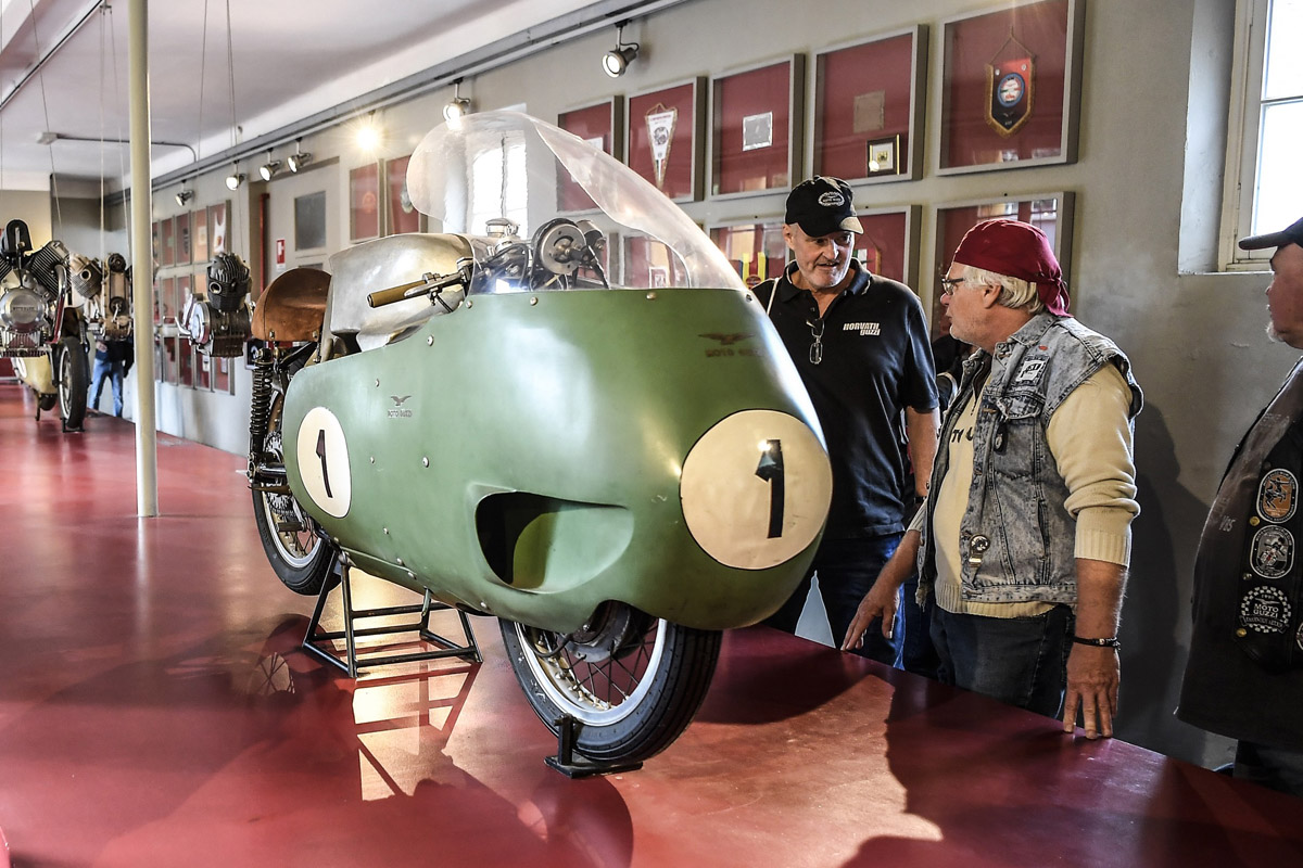 Moto Guzzi 500 V8 GP en el museo de la marca
