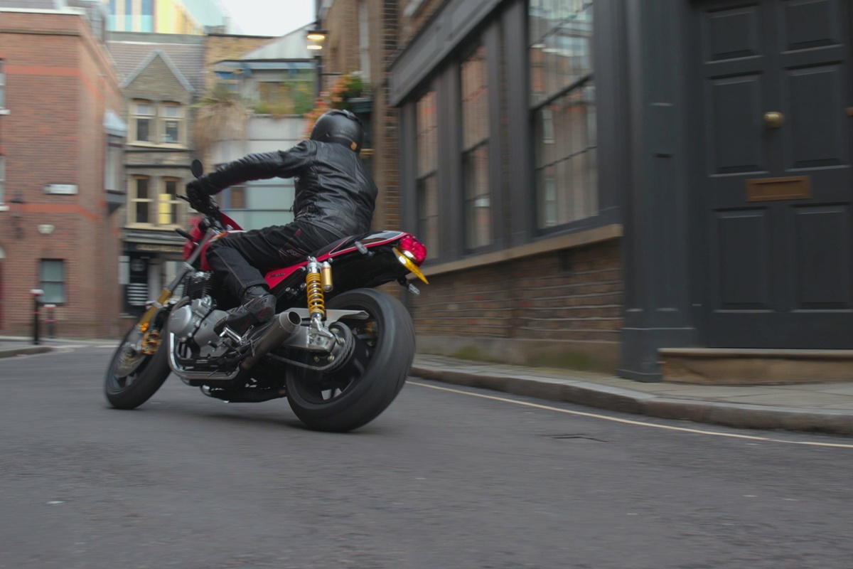 Honda CB1100 RS 5Four en acción