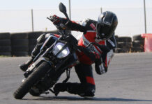 Botas RST Pro Series Race CE sobre una KTM 790 Duke en FK1