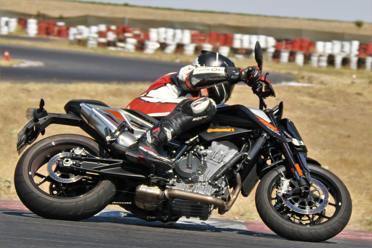La Bota RST Pro Series Race CE afianzada a la estribera