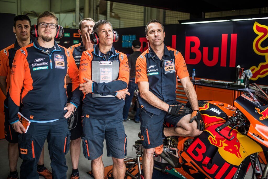 Sebastian Risse y equipo KTM