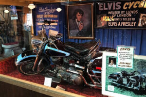 Harley-Davidson FLH 1200 Electra-Glide 1976 de Elvis Presley en el 'Pioneer Auto Museum’