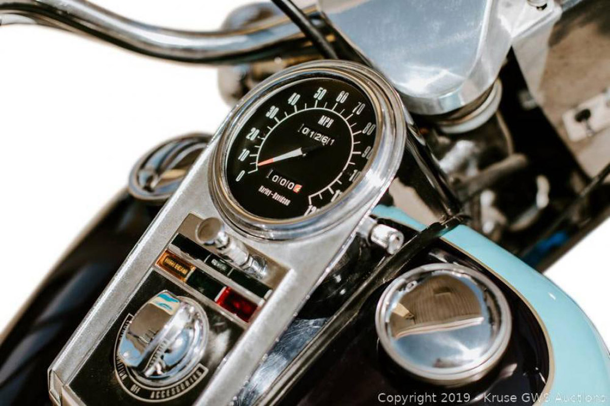 202 km en la Harley-Davidson FLH 1200 Electra-Glide 1976 de Elvis Presley