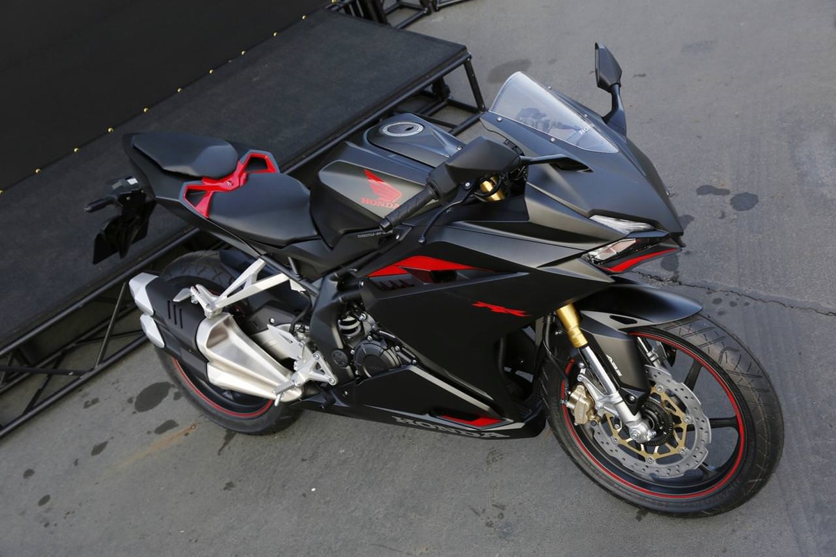 Honda CBR250RR - black