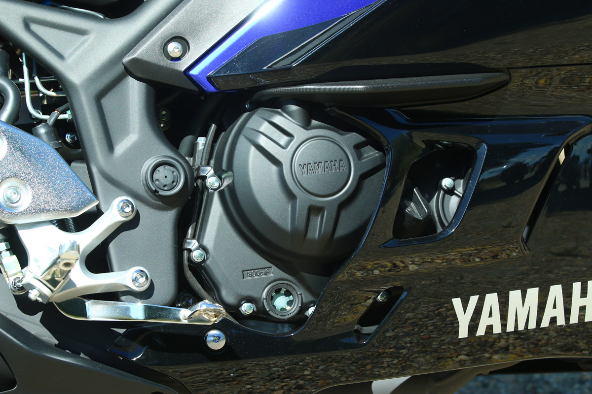 Motor Yamaha YZF-R3 2019