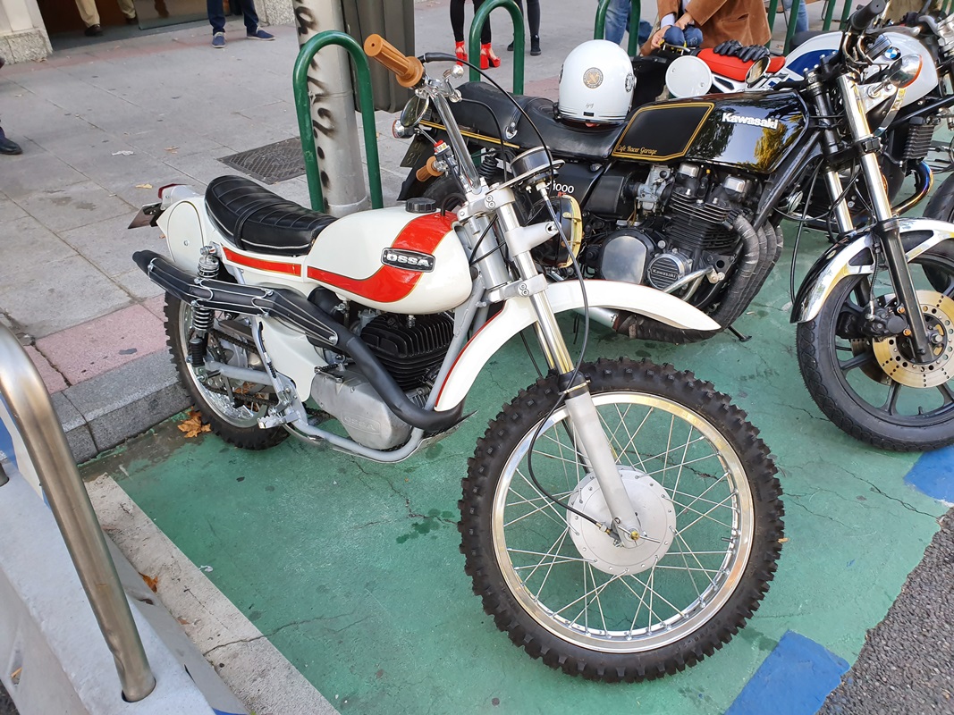 Ossa Enduro 250 en los en los Distinguished Gentleman’s Ride 2019